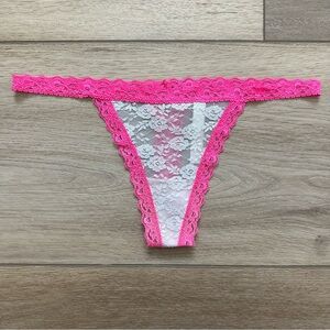 EUC 2013 Victoria Secret Pink Vintage Floral Lace V-String Thong S